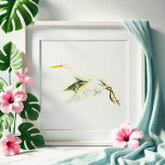 Gran arte tropical de la garza blanca<br><div class="desc">Trae una serena belleza a tu espacio con este arte de la Gran Garza Blanca. Como parte de una serie de acuarelas, esta impresión incluye la impresionante garza en la pintura al vuelo de Victoria Grigaliunas. Esta acuarela tiene una garza que se eleva en forma minimalista a través de un...</div>