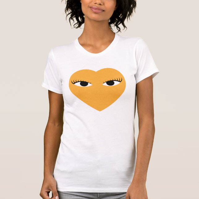 Gran corazón lindo con ojos en camiseta blanca (Anverso)