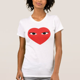 Gran Corazón Rojo con ojos en camiseta blanca