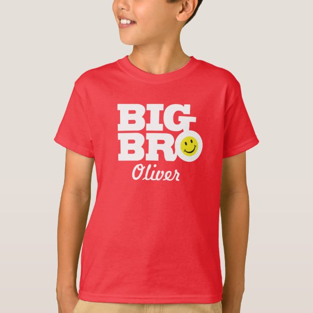 Gran hermano de blanco en camiseta de niños rojos (Anverso)