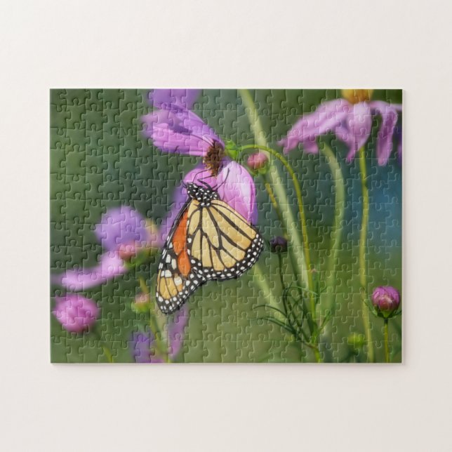 Gran rompecabezas de mariposa monarca en flores pú (Horizontal)