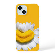 Gran sonrisa de una funda de teléfono de manzanill