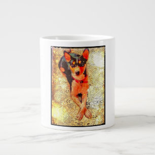 Grande Basenji que gandulea en la taza de café