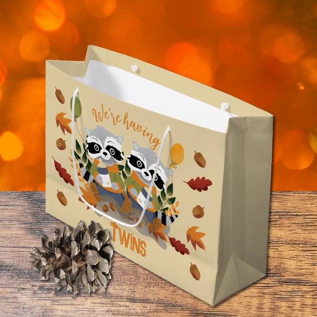 Grande Bolsa de regalo de Baby Shower de Cute Twin Raccoo (Twin raccoon large gift bag. Check our collection below for wrapping paper . )