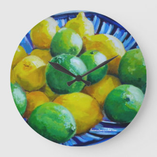 Grande reloj redondo con los limones y las cales