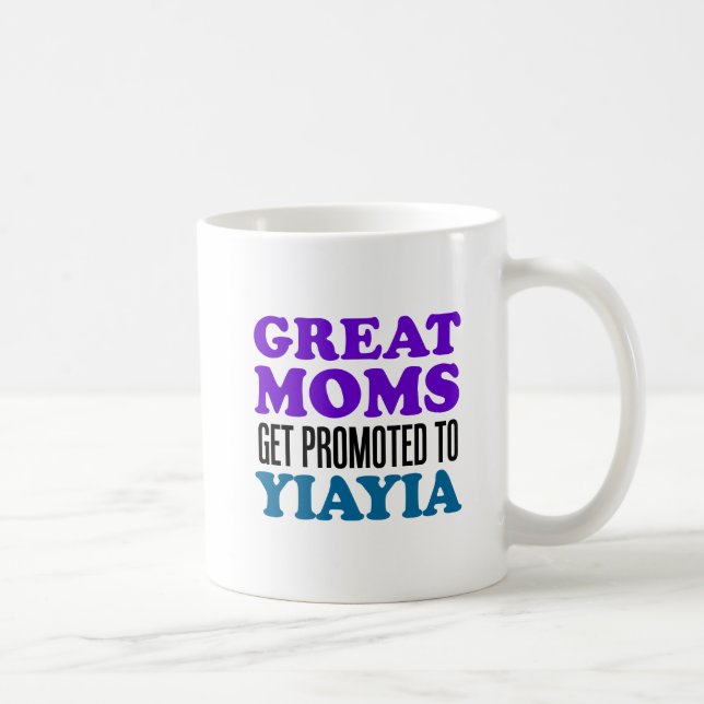 Grandes mamáes promovidas a la taza de YiaYia (Derecha)