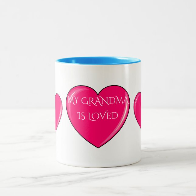 GRANDMA con corazones rosados café o taza de té. (Centro)