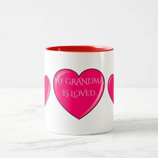 GRANDMA con corazones rosados café o taza de té. (Centro)