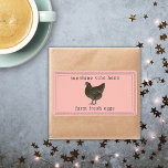 Granja Huevos frescos Vintage Hen Huevo Etiqueta d<br><div class="desc">Etiquetas rústicas y simples de cartón de huevo con huevos frescos de granja de texto y su nombre de negocio en una tipografía moderna de color negro sobre un fondo rosa pastel y una elegante impresión de gallinas de época. Simplemente agregue su nombre de granja a la etiqueta. Diseñado exclusivamente...</div>