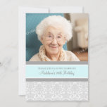 Gray Damask Photo 90th Birthday Party Invitaciones<br><div class="desc">Fotografía Personalizado 90º invitaciones a la fiesta de cumpleaños en un elegante estilo clásico de color azul claro pastel,  gris y blanco adamascado floral. Añade tu nombre,  foto y detalles del fiesta para una invitación única y elegante a la fiesta de cumpleaños.</div>