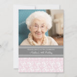 Gray Damask Photo 90th Birthday Party Invitaciones<br><div class="desc">Fotografía Personalizado 90º Fiesta de cumpleaños con elegante tónica clásica azulada rosa pastel,  gris y blanco. Añade tu nombre,  foto y detalles del fiesta para una invitación única y elegante a la fiesta de cumpleaños.</div>