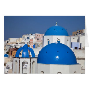 Grecia, Santorini. Campanario y cúpulas azules de