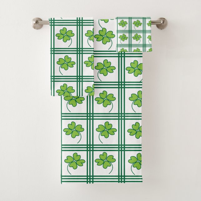 Green Four Leaf Clover St Patrones Day Pattern (In situ)