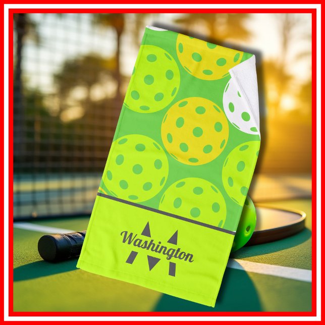Green Pickleball Guay Moderno Monogramado (Green Pickleball Cool Modern Monogrammed Hand Towel)