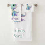 Green Purple Dragon Kids Birthday Personalizado Gi<br><div class="desc">Espero que les guste este colorido cartel de pintura de acuarela y globos con agua linda y dragón morado. Este conjunto de colecciones ofrece invitaciones y suministros para fiestas que coincidan.</div>