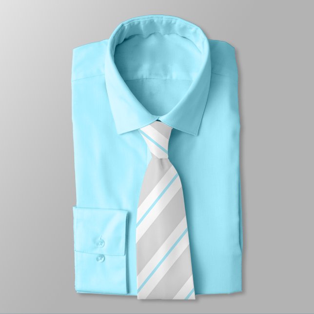Gris, azul de diamante y corbata de cuello blanco  (Grey, Diamond Blue, and White Striped Necktie on Blue Shirt)