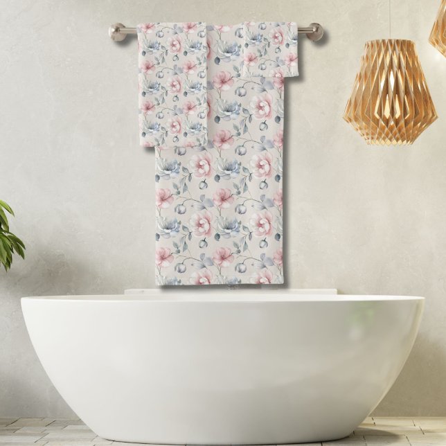 Gris azul rosa Muted Pastel Florals Shabby Chic (Shabby Chic Pink Blue Gray floral bath towel set. Bath towel, hand towel, wash cloth)