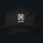 Groom Custom Wedding Monograma Gorra de béisbol<br><div class="desc">Sorprenda al novio con esta genial gorra de béisbol que muestra su monograma de 3 letras y el groom de palabras de abajo. Cambie fácilmente el texto y el color de la tapa para que coincidan con el tema/los colores del boda. Esto hace un compromiso increíble o un regalo de...</div>