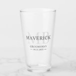 Groomsmen Gift Moderno Monograma Cerveza inicial<br><div class="desc">Este elegante vaso de cerveza monogramado presenta nombres de padrinos, iniciales, título y fecha escritos en una moderna tipografía minimalista gris. Simplemente agregue los nombres de los padrinos, sus iniciales, título y fecha en la sección de personalización para crear su propia cerveza de fiesta de boda. Aunque se muestra aquí...</div>