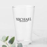 Groomsmen personalizado clásico<br><div class="desc">Clásico vidrio personalizado de Groomsmen con el nombre personalizado del groomsman con el título en estilo clásico de tipo de letra serif. También perfecto para el Mejor Hombre, Padre de la Novia y más.</div>