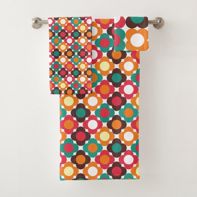 Groovy 70s Retro Flower Pattern | Bold Boho Floral (In situ)