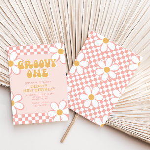 Groovy One Retro Check Pink Daisy Invitación