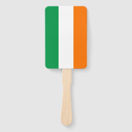 Grupo de abanicos con bandera de Irlanda
