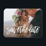 Guardar el imán de fecha con pincel<br><div class="desc">Regale a sus huéspedes un Save the Date Magnet para que se exhiba en el frigorífico antes de su gran día. Toda la fotografía se muestra sólo como muestra y no se puede revender. Este producto sólo se pretende adquirir una vez que las fotos de muestra se sustituyan por las...</div>