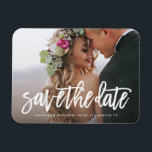 Guardar el imán de fecha con pincel<br><div class="desc">Regale a sus huéspedes un Save the Date Magnet para que se exhiba en el frigorífico antes de su gran día. Toda la fotografía se muestra sólo como muestra y no se puede revender. Este producto sólo se pretende adquirir una vez que las fotos de muestra se sustituyan por las...</div>