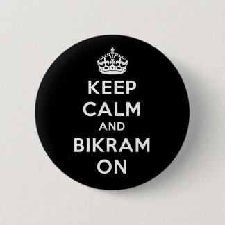 Guarde la calma y Bikram en el botón