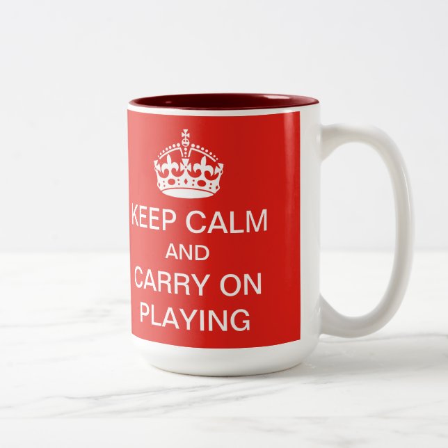 Guarde la calma y continúe el jugar de la taza (Derecha)
