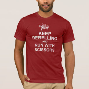 Guarde la calma y corra con la camiseta oscura de