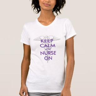 Guarde la calma y cuide en las camisetas con el