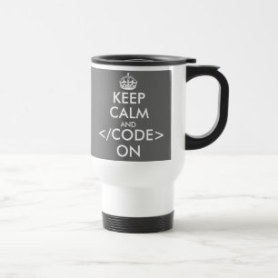 Guarde la calma y el código en la taza del viaje