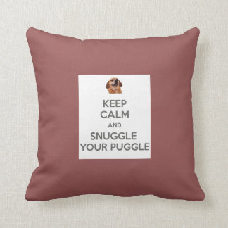 Guarde la calma y Snuggle su ALMOHADA de Puggle