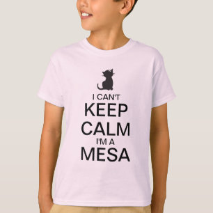 Guarde la camiseta del gatito del chica de la