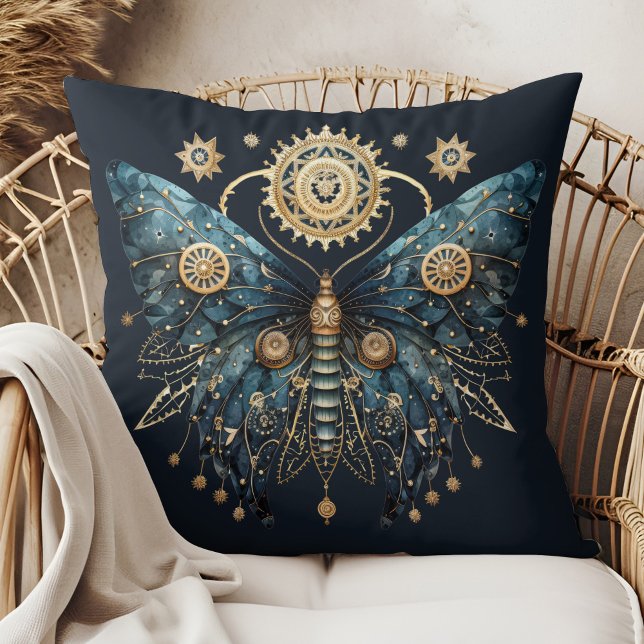 Guardián del claro de luna – Almohada celestial de (Moonlight Guardian – Celestial Witchmas Pillow in a boho rattan armchair.)