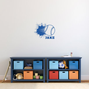 Guay aplastando el béisbol pequeño de la pared d