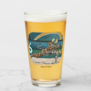 Guerrero del gato jugando a la copa de cristal de