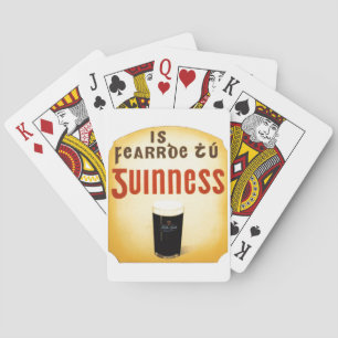 Guinness Pint jugando cartas