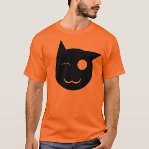 Guiño de la camisa del gato negro