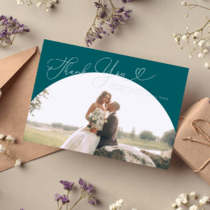 Guión de agradecimiento de boda con arco verde