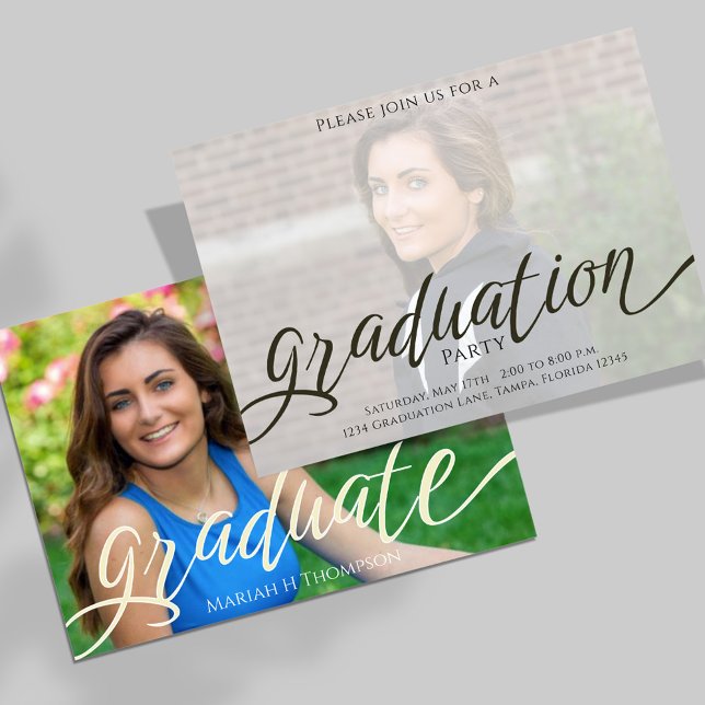 Guión de plantilla de fotografía simple y moderna  (Stylish graduation photo invitation with minimal script text.)