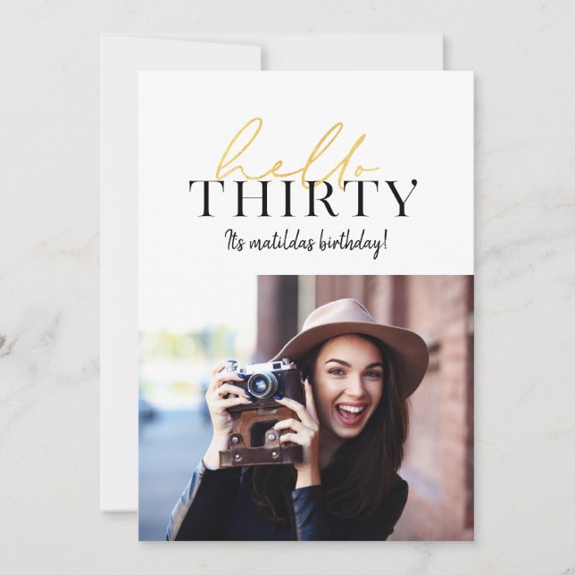 Guión dorado moderno + invitación geométrica de 30 (Anverso)