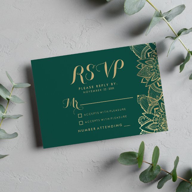 Guion manuscrito verde oscuro dorado mandala RSVP (Handwritten script dark green gold mandala RSVP)