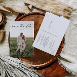 Guión Minimalista Guardar la tarjeta postal de la<br><div class="desc">¡Que todos sepan cuándo es el gran día! Añade fácilmente una imagen y personaliza con tu información. ¡Estas bonitas postales te facilitan el envío de tus tarjetas de fecha guardadas! Haga clic en el botón "Personalizar" para comenzar con su diseño. Este producto incluye imágenes que están destinadas a ser reemplazadas...</div>