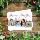 Guión moderno Feliz Navidad Tres fotos<br><div class="desc">Esta preciosa postal de vacaciones contiene tres fotos y el saludo "Feliz Navidad". El diseño es sencillo pero elegante. Este diseño se adapta a dos fotos verticales y una horizontal. En la parte trasera encontrarás mucho espacio para escribir tu propio saludo personal y la dirección del destinatario. ¡Las postales son...</div>