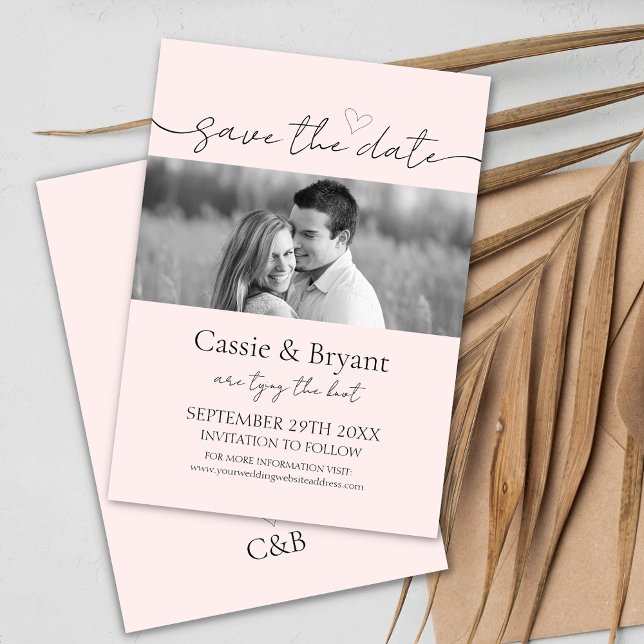 Guión moderno rosa y negro de Rubor Guardar la fec (Modern Blush Pink Save the Date Announcements for Wedding or Vow Renewal)