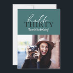 Guión moderno y foto geométrica de 30 años<br><div class="desc">Guión moderno y foto geométrica de 30 años de cumpleaños invitada. Patrón retrovisor geométrico. Se puede cambiar el color.</div>