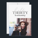 Guión moderno y foto geométrica de 30 años<br><div class="desc">Guión moderno y foto geométrica de 30 años de cumpleaños invitada. Se puede cambiar el color del patrón de retroceso geométrico.</div>